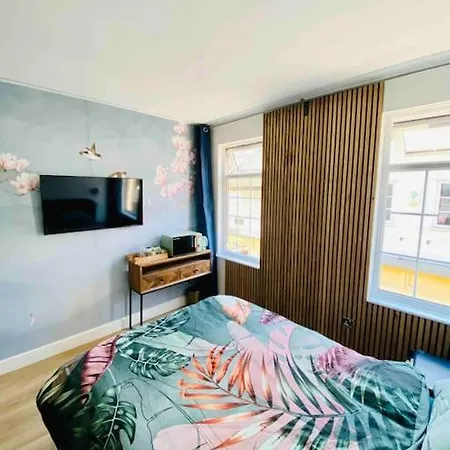 New Studio Flat Overlooking City Centre Кингстон на Темзе Экстерьер фото