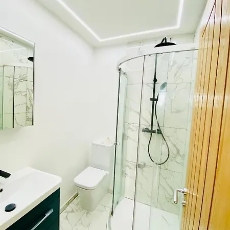 New Studio Flat Overlooking City Centre Кингстон на Темзе Экстерьер фото